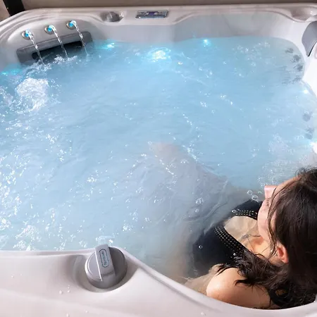 Holiday home Romantique Avec Jacuzzi Privatif - Centerparc A Proximite